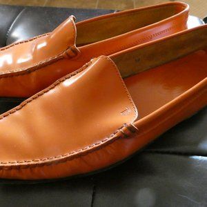 Authentic, amazing Tod's Women's leather loafers in classic Tod's Orange